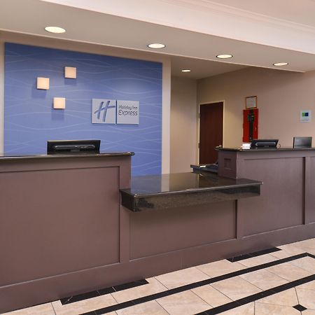 Holiday Inn Express & Suites San Antonio South Eksteriør billede