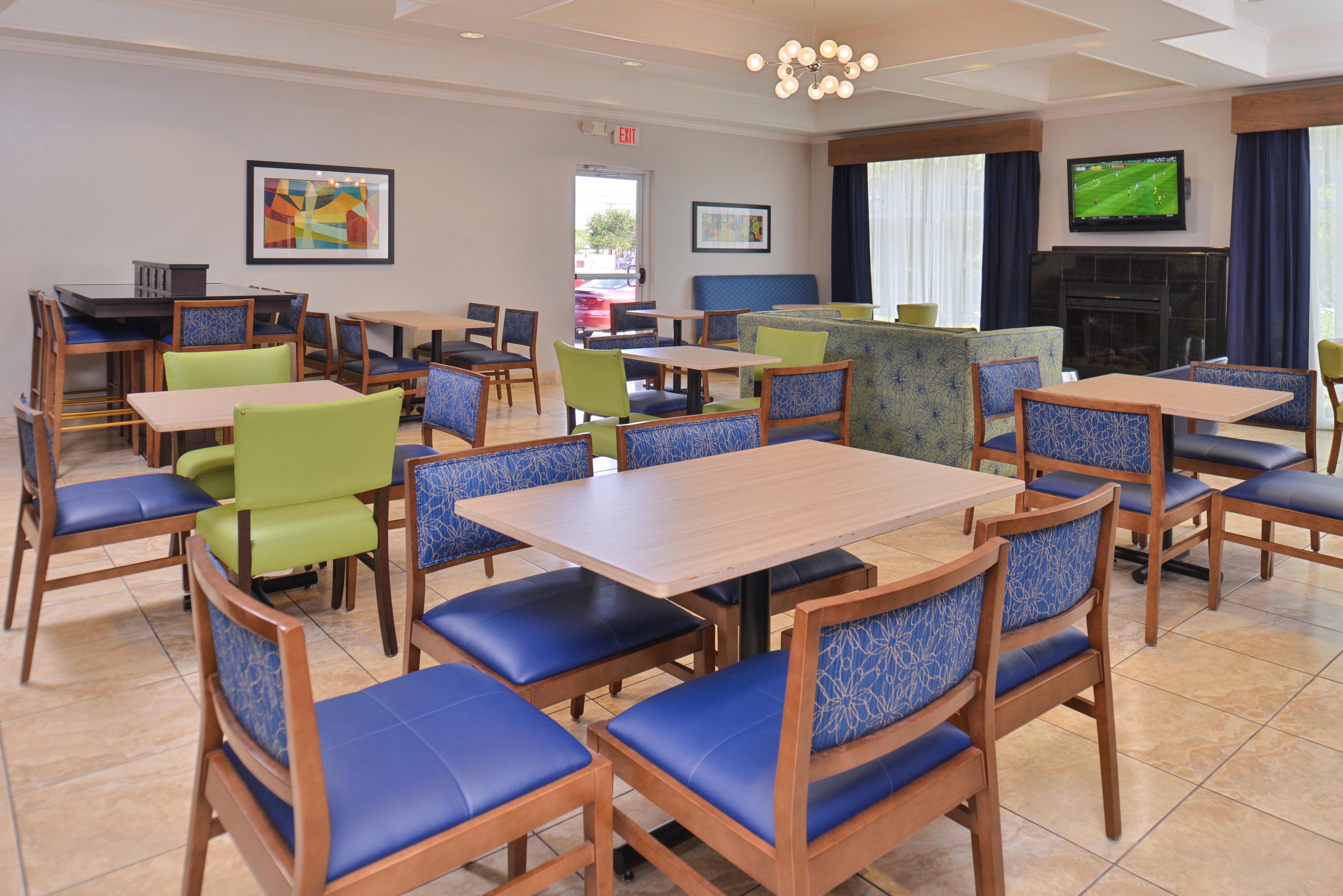 Holiday Inn Express & Suites San Antonio South Eksteriør billede