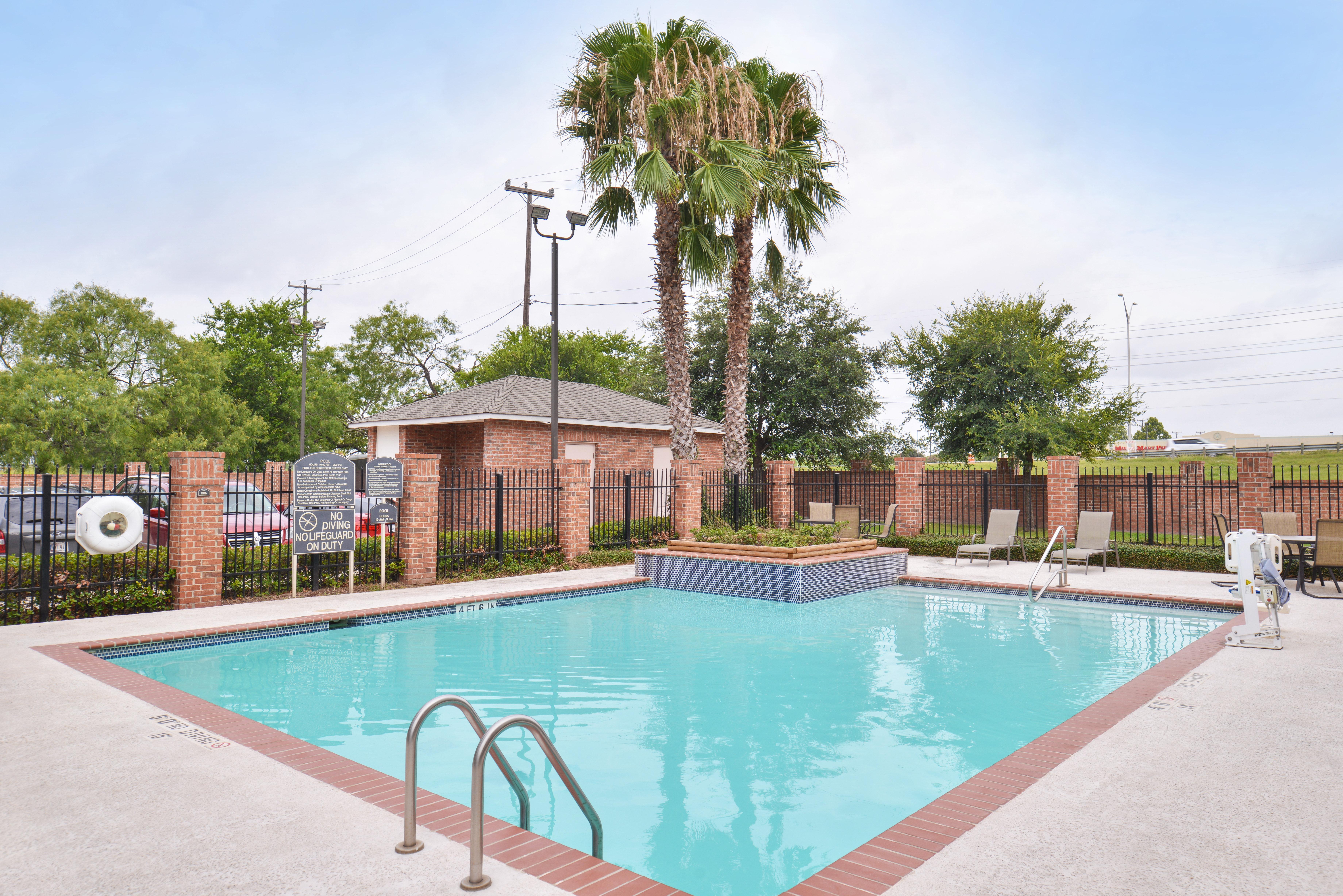 Holiday Inn Express & Suites San Antonio South Eksteriør billede