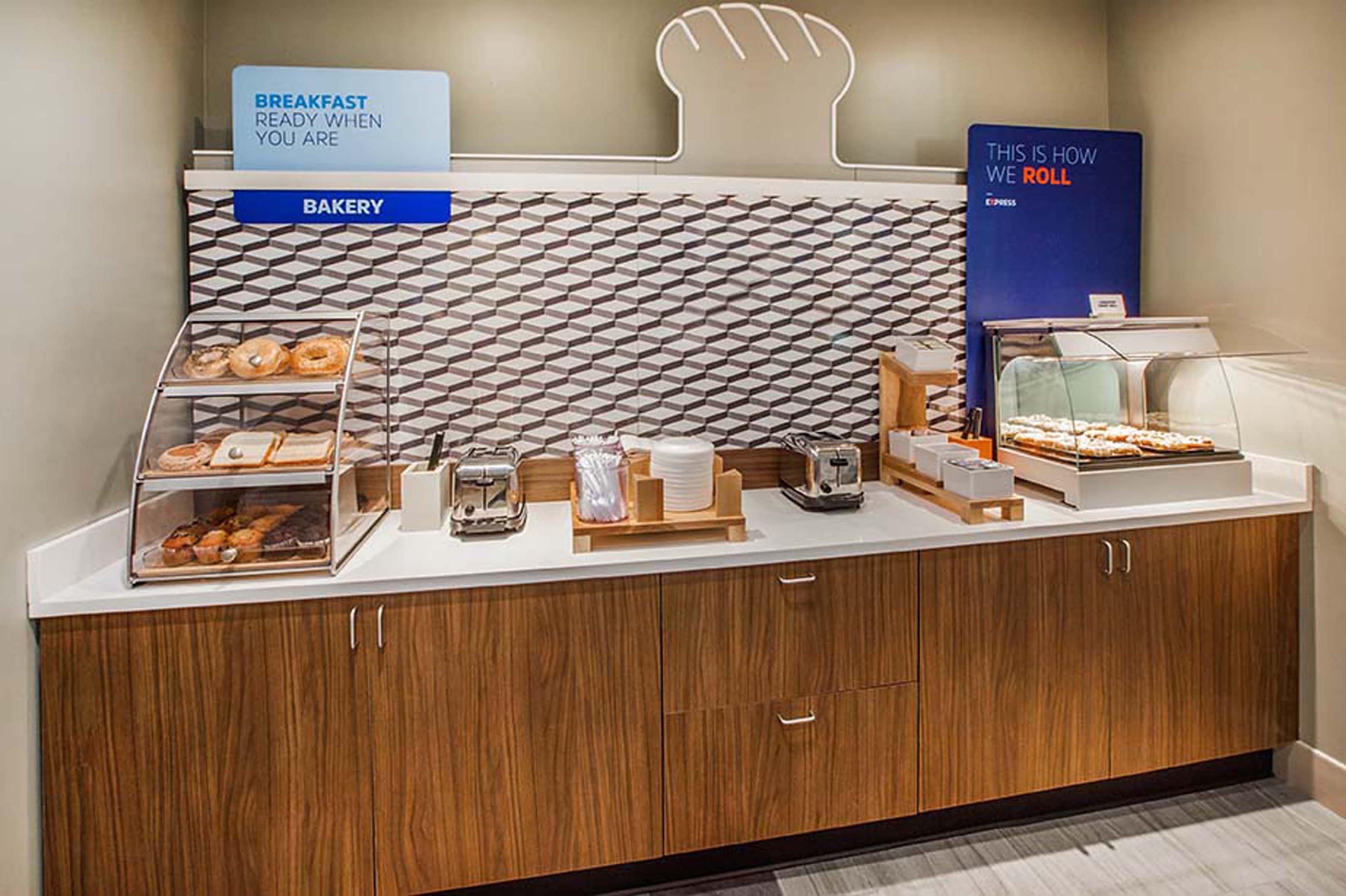 Holiday Inn Express & Suites San Antonio South Eksteriør billede