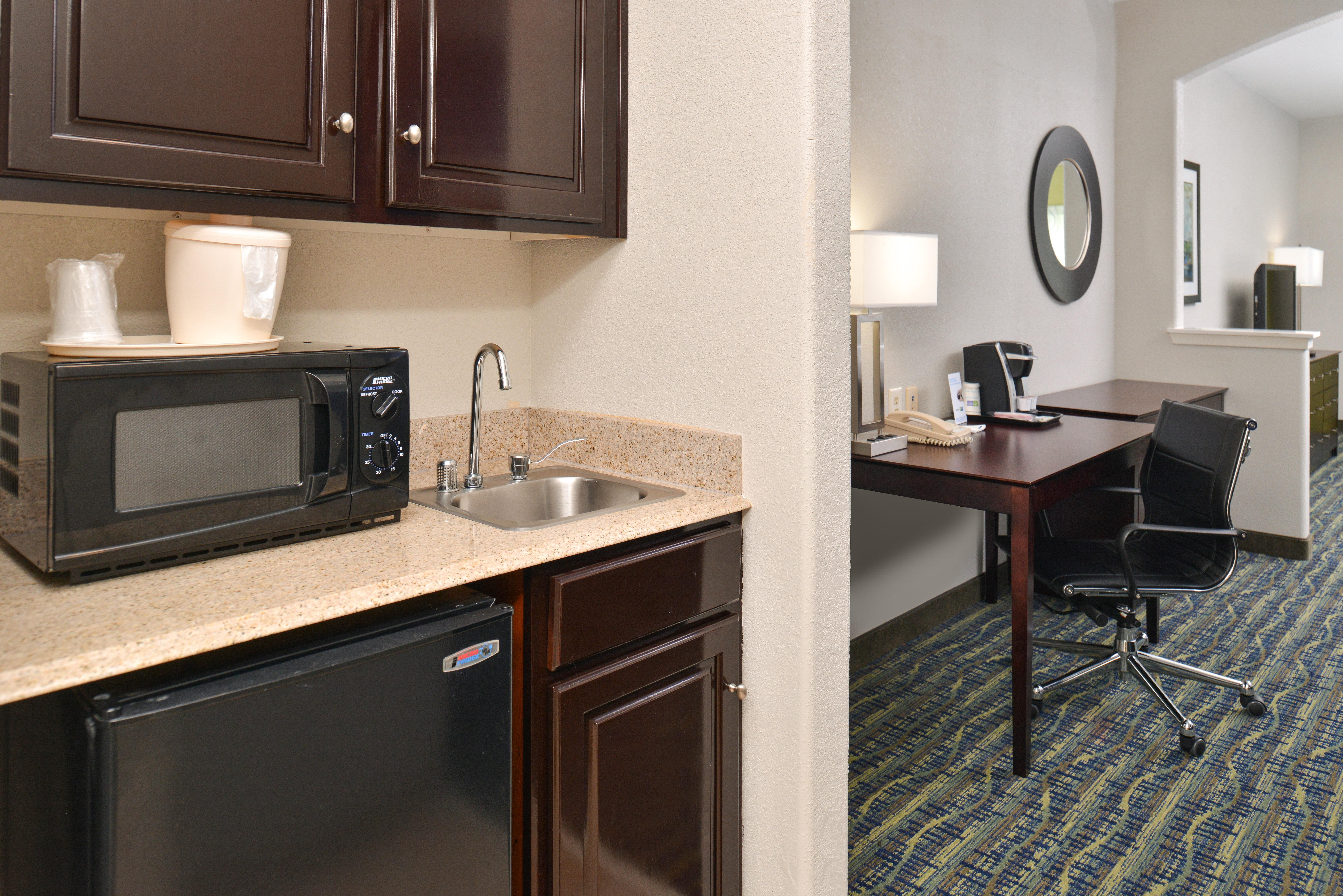 Holiday Inn Express & Suites San Antonio South Eksteriør billede