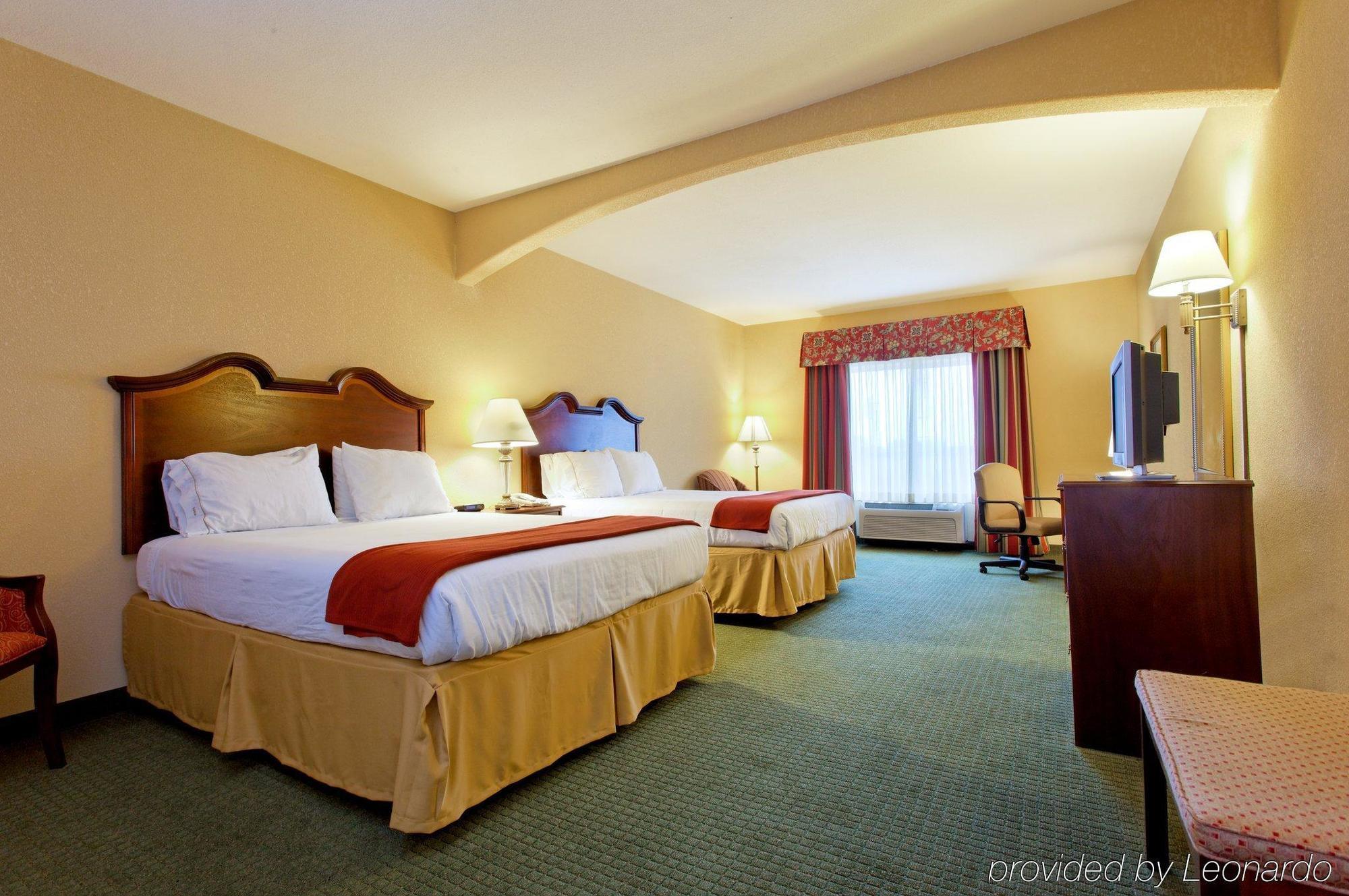 Holiday Inn Express & Suites San Antonio South Eksteriør billede