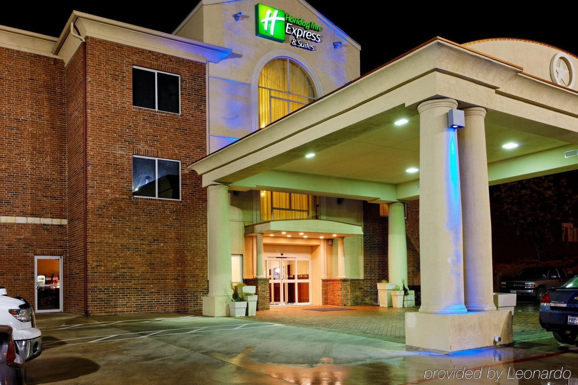 Holiday Inn Express & Suites San Antonio South Eksteriør billede