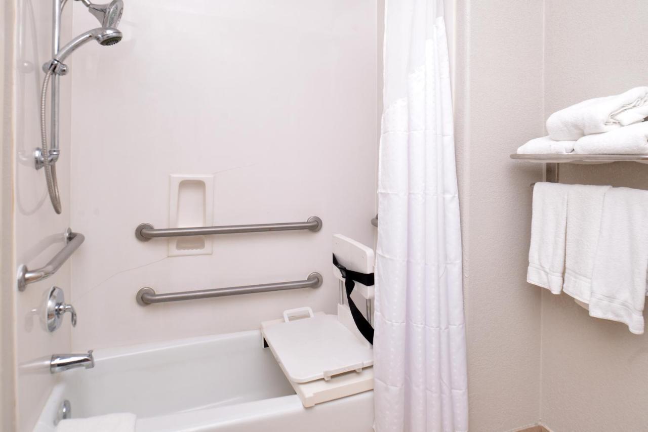 Holiday Inn Express & Suites San Antonio South Eksteriør billede